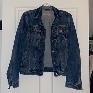 Adorable, barely worn Gap jean jacket. In great condition